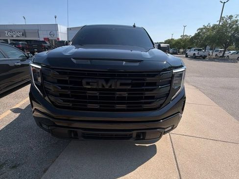 Used 2025 GMC Sierra 1500 Elevation AWD/4WD image 1