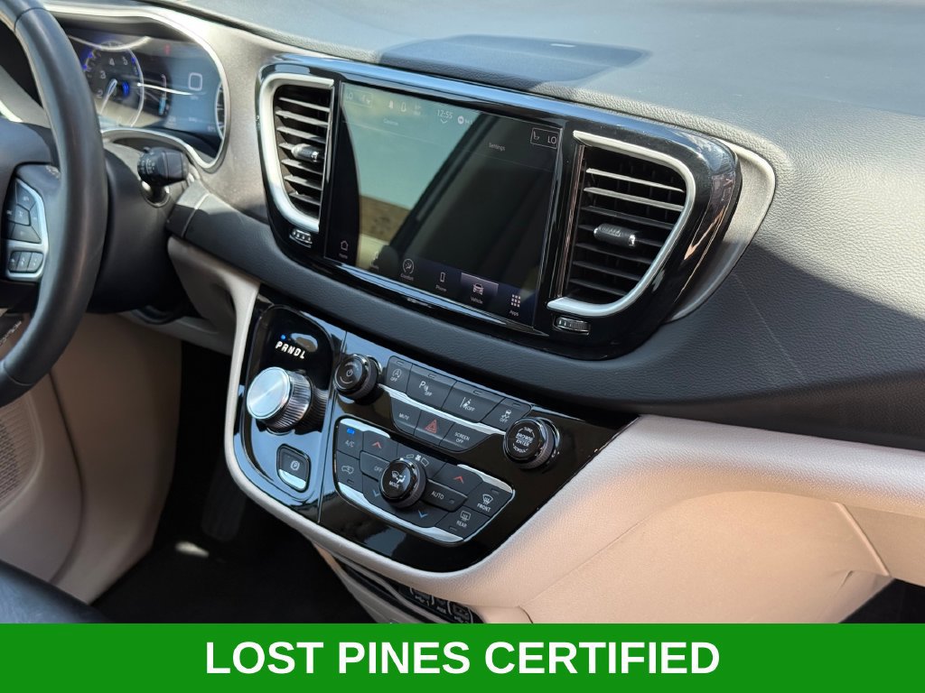 Used 2023 Chrysler Pacifica Touring-L FWD image 27