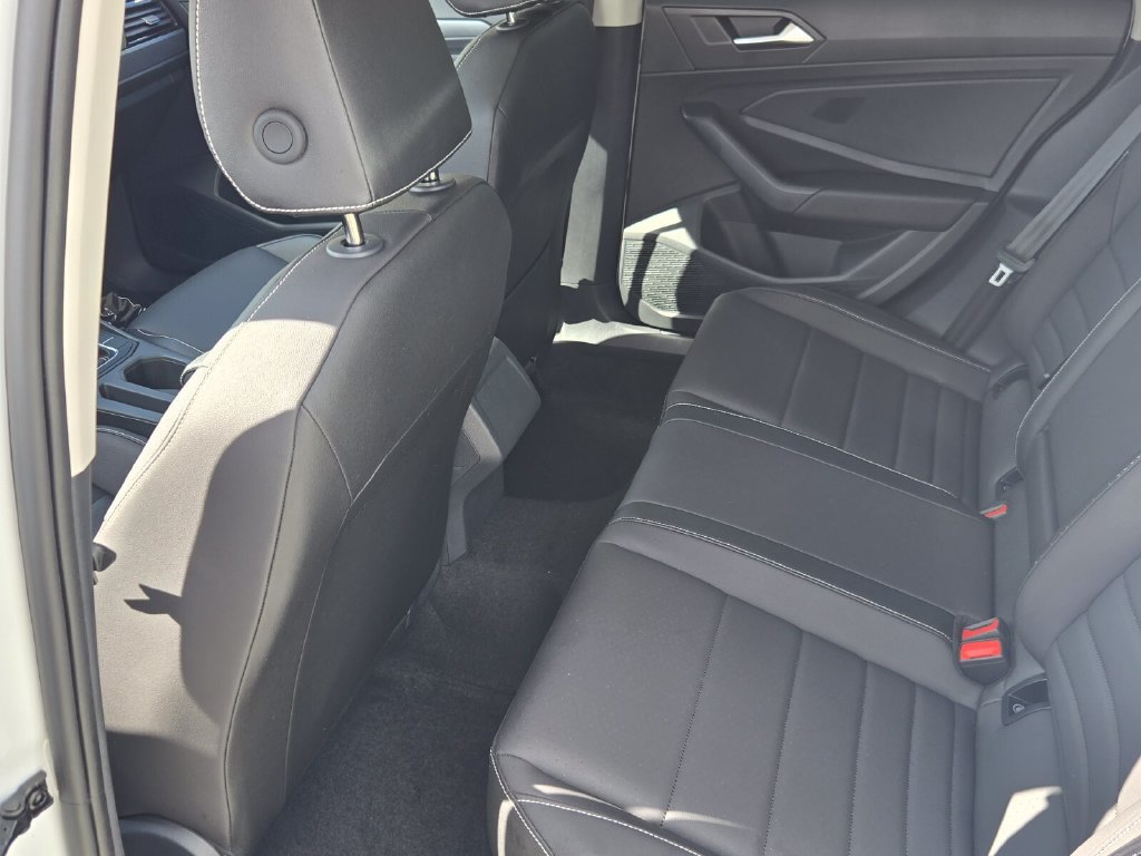 Used 2024 Volkswagen Jetta SE w/ Panoramic Sunroof Package FWD image 12
