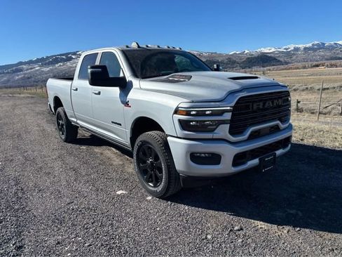 New 2026 RAM 2500 Laramie AWD/4WD image 10