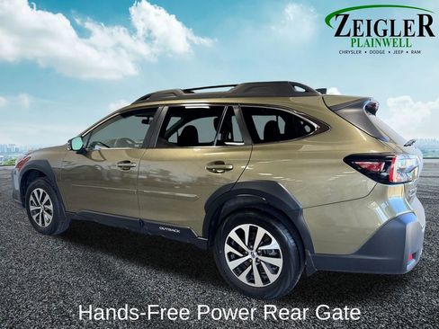 Used 2024 Subaru Outback Premium AWD/4WD image 3