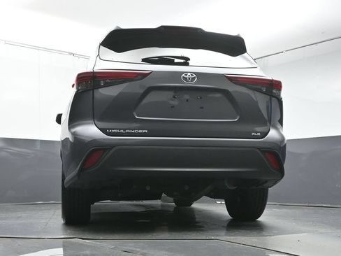 Used 2024 Toyota Highlander XLE FWD image 37