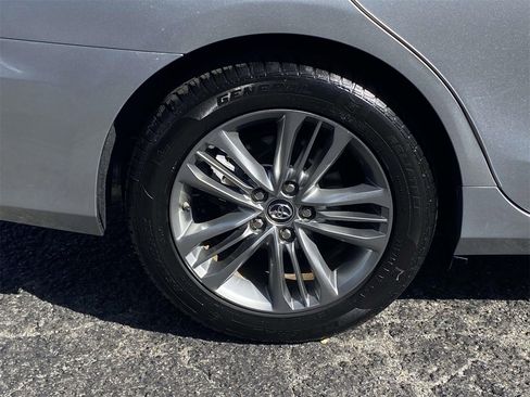 Used 2017 Toyota Camry image 8