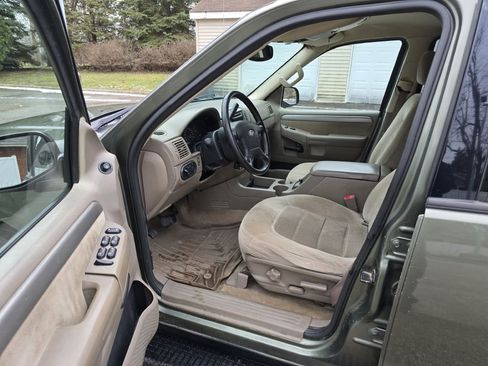 Used 2004 Ford Explorer XLT image 10