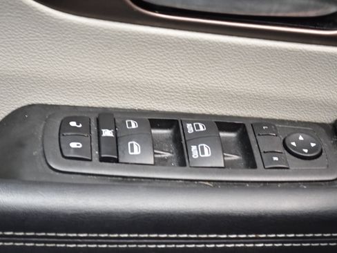 Used 2023 Chrysler Voyager LX image 17