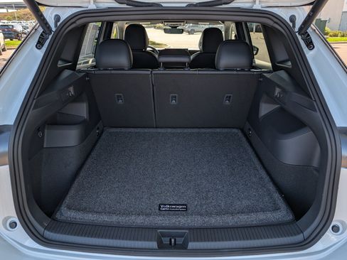 Certified 2026 Volkswagen Tiguan SE R-Line AWD/4WD image 18