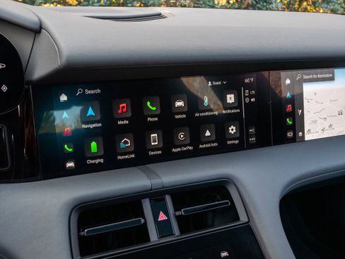 Used 2022 Porsche Taycan image 24