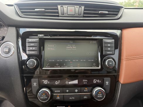 Used 2018 Nissan Rogue SL w/ Premium Package FWD image 9