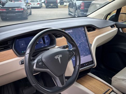Used 2018 Tesla Model X 100D image 21