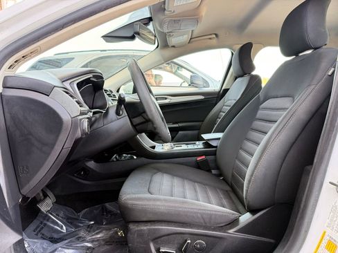 Used 2019 Ford Fusion SE FWD image 12