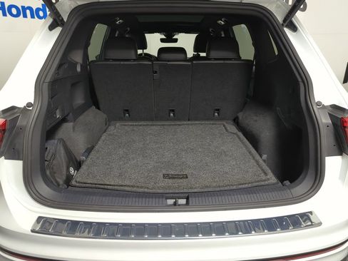 Used 2022 Volkswagen Tiguan SE R-Line image 18
