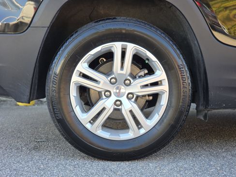 Used 2024 GMC Terrain SLE image 38