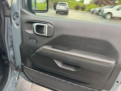 Used 2025 Jeep Wrangler Unlimited Sahara AWD/4WD image 22