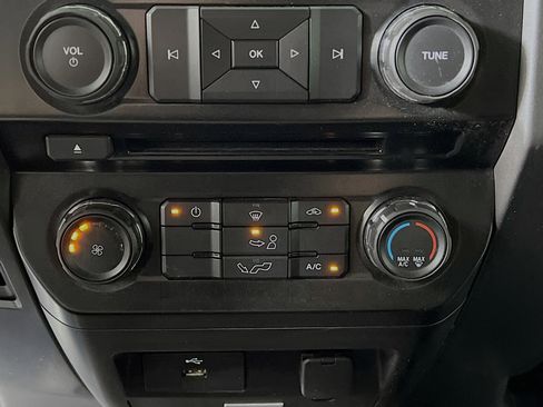 Used 2016 Ford F150 XLT AWD/4WD image 26