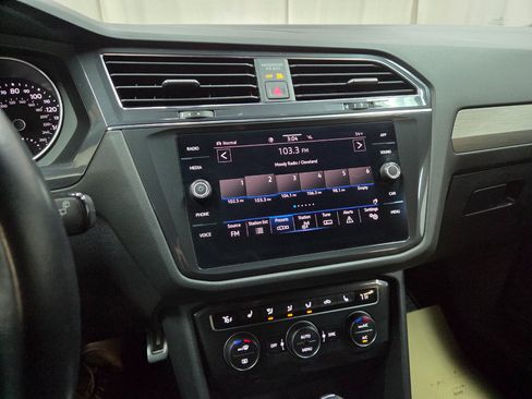 Used 2021 Volkswagen Tiguan SE R-Line image 24