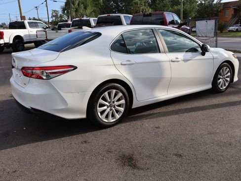 Used 2020 Toyota Camry LE FWD image 5