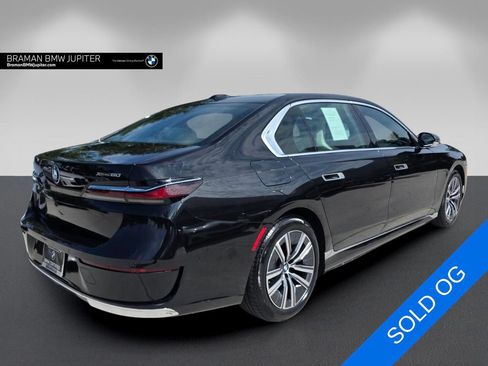Used 2023 BMW i7 xDrive60 w/ Parking Assistance Package AWD/4WD image 4