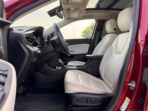 Used 2020 Buick Encore GX Essence w/ Experience Buick Package FWD image 2