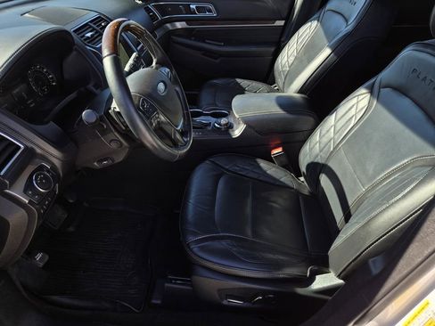 Used 2017 Ford Explorer Platinum image 21