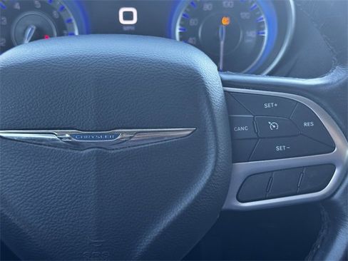 Certified 2022 Chrysler 300 Touring image 25