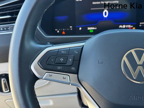 Used 2023 Volkswagen Tiguan SE image 18