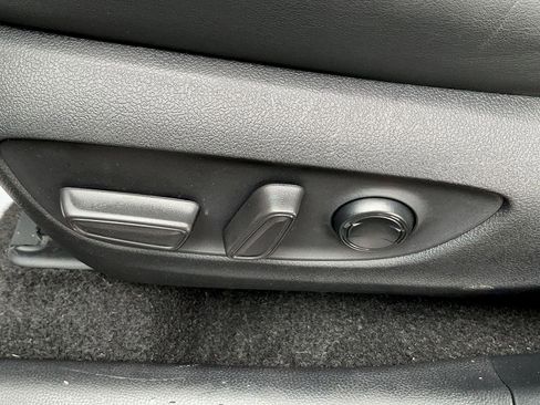 Used 2021 Toyota RAV4 Limited image 17