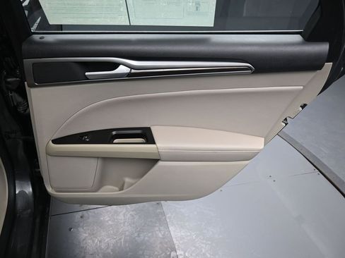 Used 2020 Ford Fusion SEL image 34