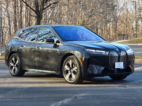 Used 2023 BMW iX M60 image 8