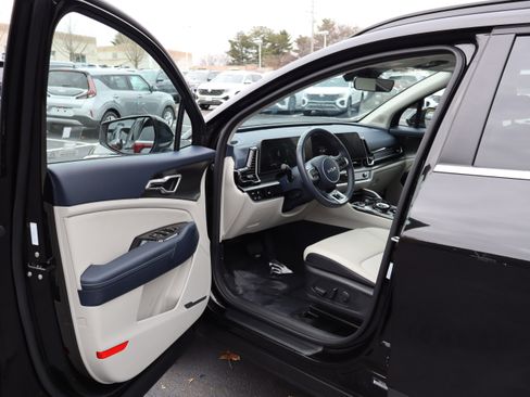 Certified 2025 Kia Sportage EX w/ EX Premium Package image 12