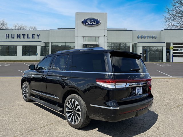 Used 2022 Lincoln Navigator Reserve w/ Equipment Group 201A AWD/4WD image 6