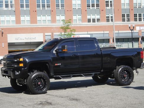 Used 2016 Chevrolet Silverado 2500 LT w/ Midnight Edition AWD/4WD image 11