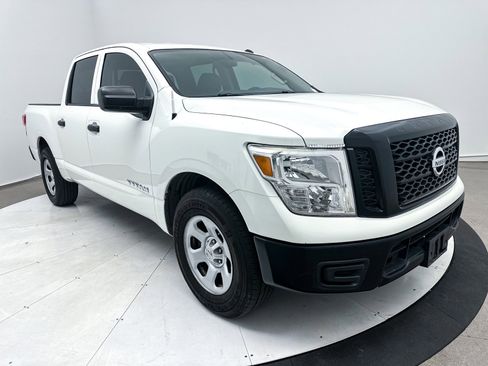 Used 2019 Nissan Titan S image 10