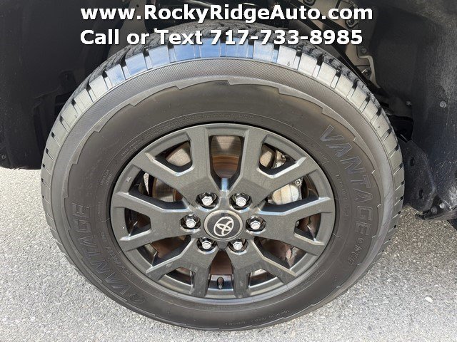 Used 2025 Toyota 4Runner SR5 AWD/4WD image 14