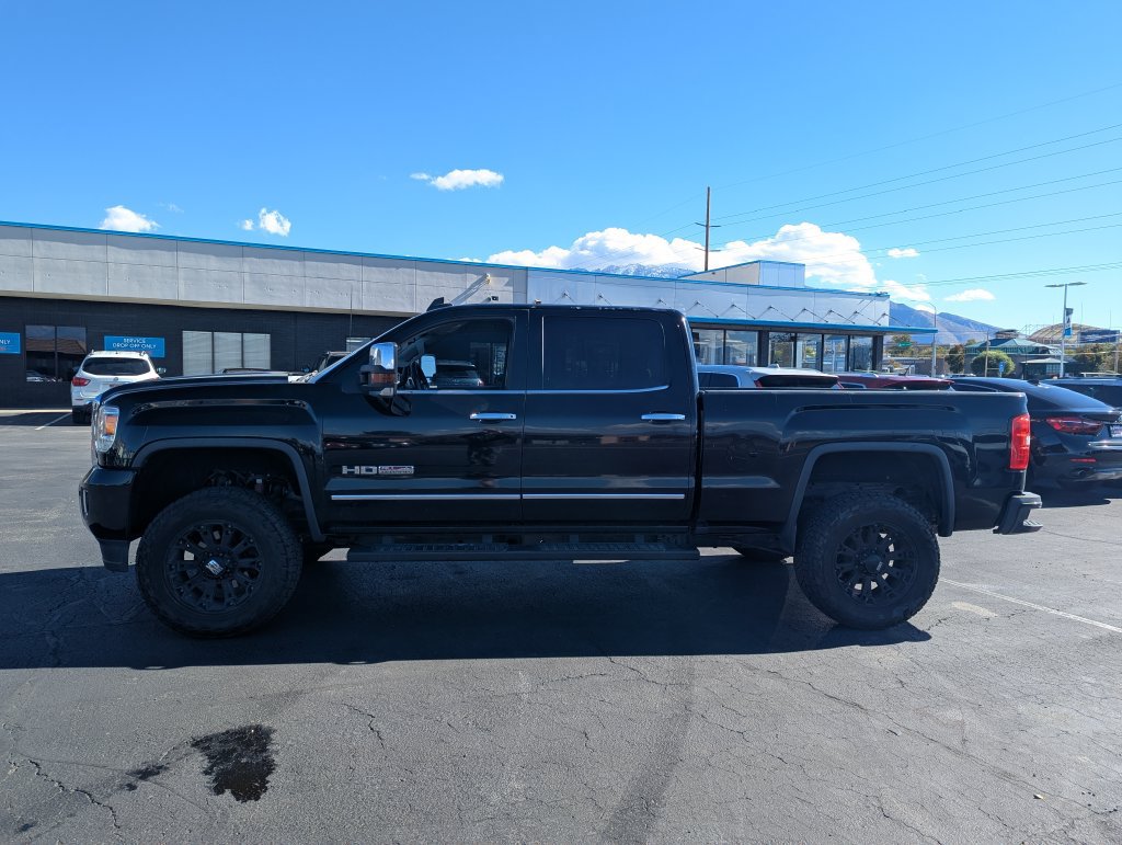 Used 2017 GMC Sierra 2500 SLT w/ All Terrain HD Package AWD/4WD image 7