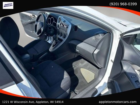 Used 2009 Pontiac Vibe w/ Preferred Package FWD image 23