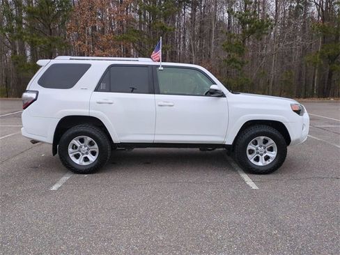 Used 2016 Toyota 4Runner SR5 image 3