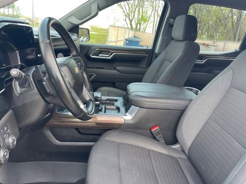 Used 2025 Chevrolet Silverado 1500 LT AWD/4WD image 9