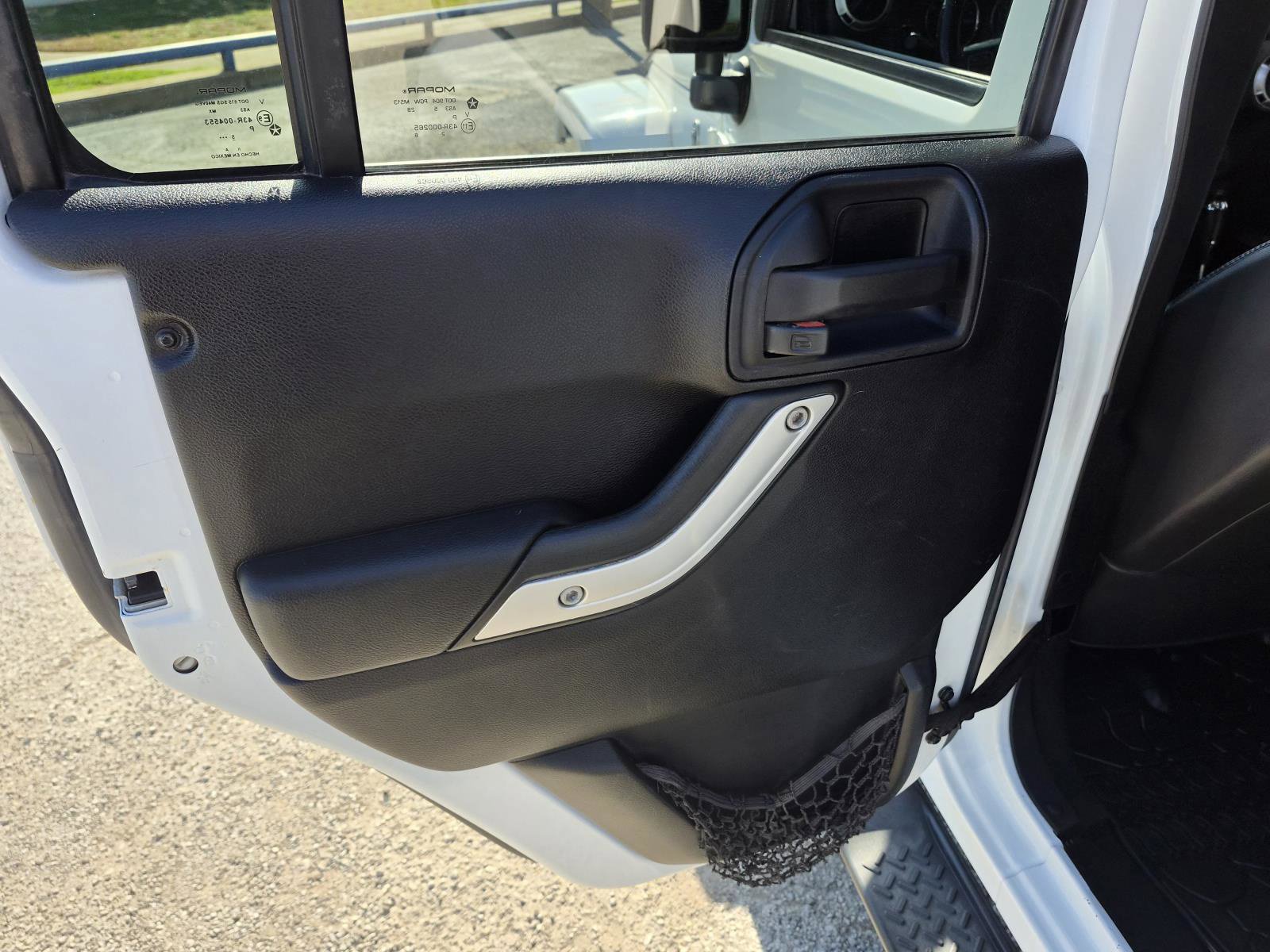 Used 2016 Jeep Wrangler Unlimited Sahara w/ Connectivity Group AWD/4WD image 13