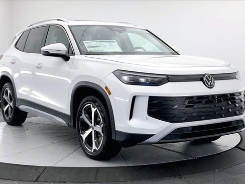 New 2026 Volkswagen Tiguan SE image 1