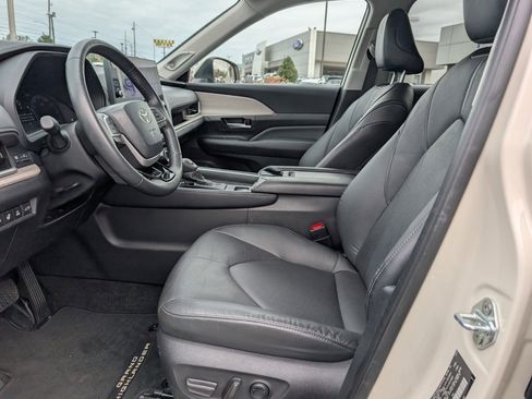 Used 2024 Toyota Grand Highlander Limited image 19