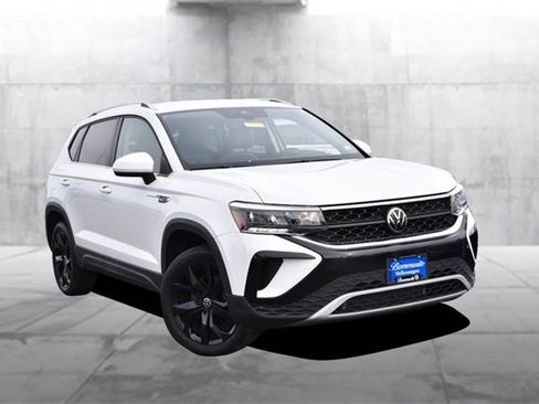 Certified 2023 Volkswagen Taos SE image 2