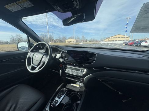 Certified 2021 Honda Ridgeline Black Edition image 15