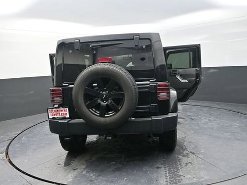 Used 2015 Jeep Wrangler Unlimited Sahara image 40