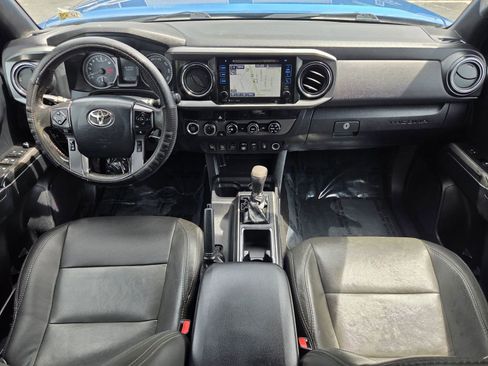 Used 2018 Toyota Tacoma TRD Off-Road w/ Technology Package AWD/4WD image 20