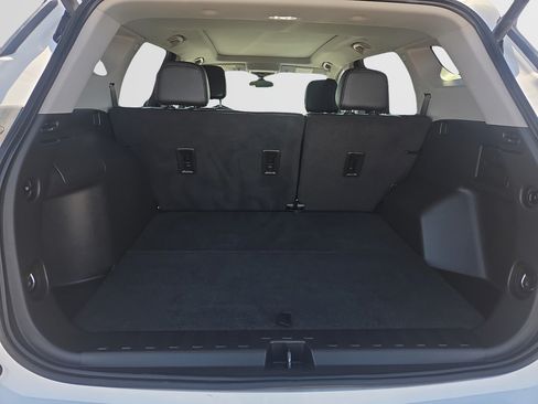 Used 2023 GMC Terrain SLT w/ Elevation Edition FWD image 11
