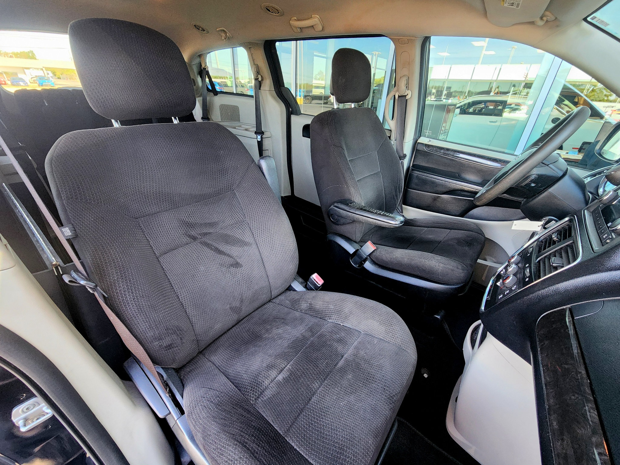 Used 2012 Dodge Grand Caravan SE FWD image 33