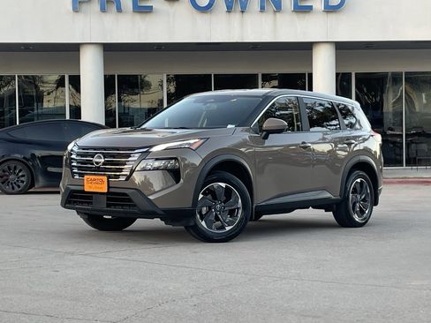 Used 2024 Nissan Rogue SV image 1