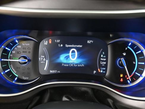 Used 2023 Chrysler Pacifica Touring-L FWD image 19