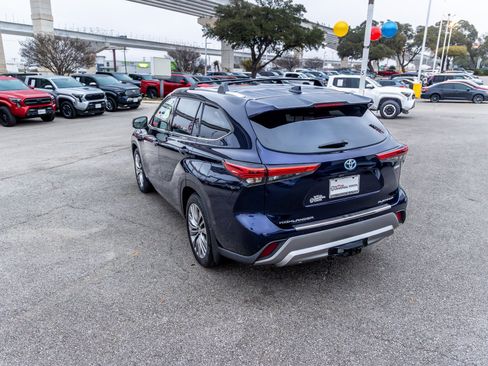 Used 2021 Toyota Highlander Platinum image 9