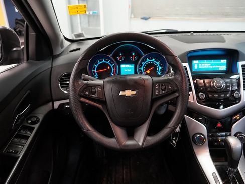 Used 2015 Chevrolet Cruze LT image 10